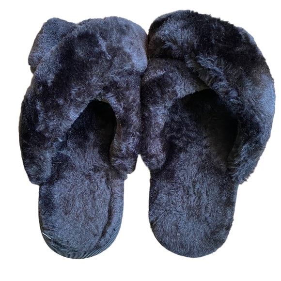 Black Faux Fur Cross Front Slippers Rubber Bottom Size 8 - Picture 2 of 3